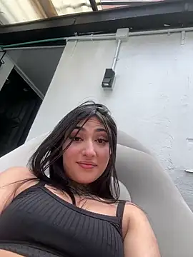 Lilith Thompson online show from March 13, 6:45 pm