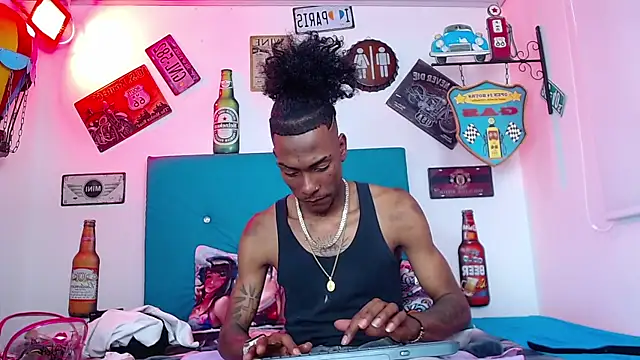 lili roussi online show from February 9, 8:13 pm