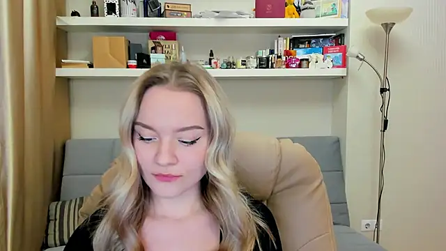 Kara Smith  online show from December 4, 11:13 pm