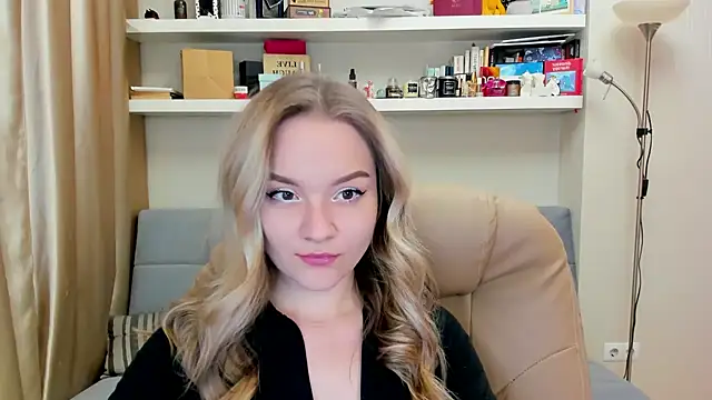 Kara Smith  online show from December 30, 12:00 am