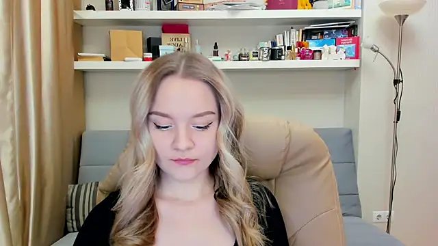 Kara Smith  online show from January 12, 10:22 pm