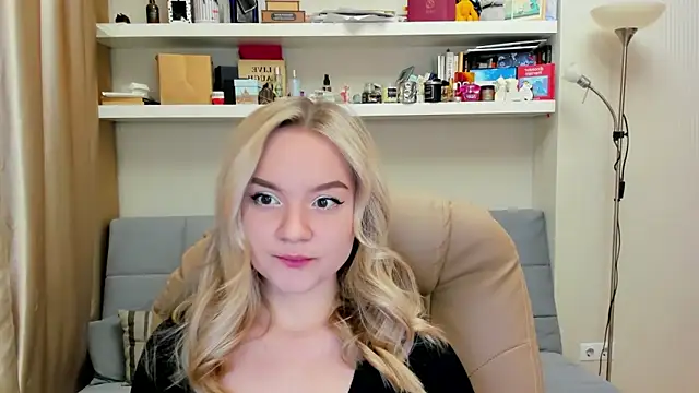 Kara Smith  online show from February 22, 11:03 pm