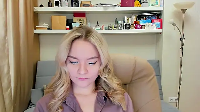 Kara Smith  online show from March 5, 12:05 am