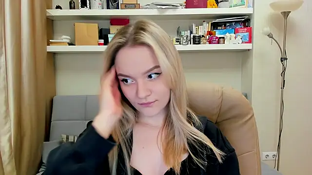 Kara Smith  online show from March 6, 12:54 am