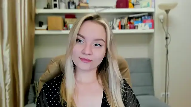 Kara Smith  online show from September 18, 10:01 pm