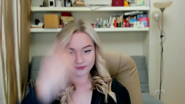 Kara Smith  online show from October 2, 10:39 pm