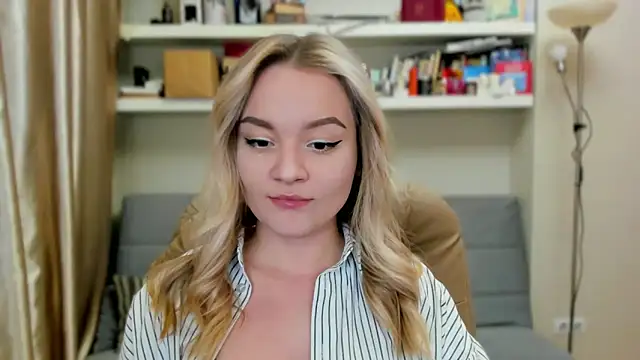 Kara Smith  online show from October 5, 9:02 pm