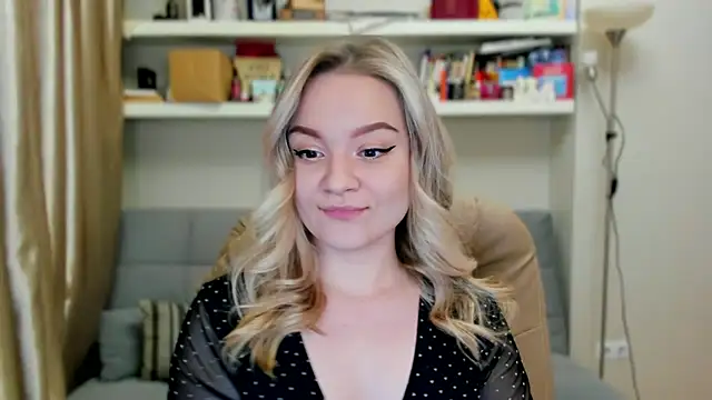 Kara Smith  online show from November 8, 11:14 pm