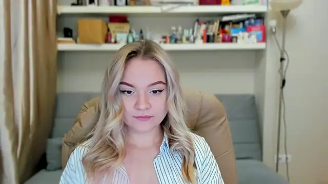 Kara Smith  online show from November 9, 10:30 pm