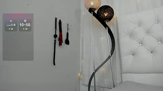 Snapshot of sarah_temptation chatting on February 28, 9:16 pm sarah temptation online show from February 28, 9:16 pm