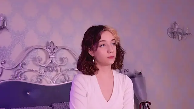 Gia Riccardo online show from November 13, 4:28 pm