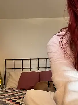 SusieandLacey online show from November 5, 12:10 am