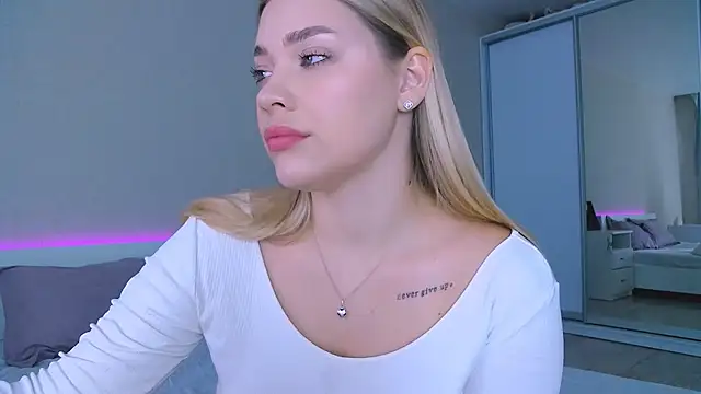 Snapshot of DIANAxxxDIAMOND chatting on October 2, 8:54 am DIANAxxxDIAMOND online show from October 2, 8:54 am