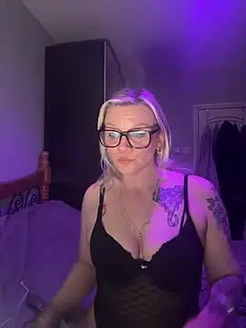 Curvy-Cleo online show from February 17, 9:43 pm