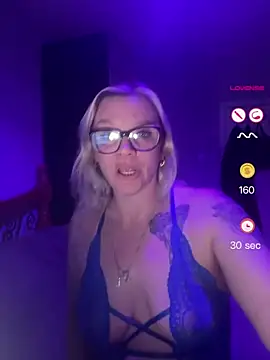 Curvy-Cleo online show from May 7, 8:36 pm