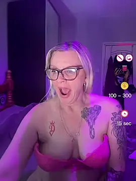 Curvy-Cleo online show from June 4, 10:27 pm
