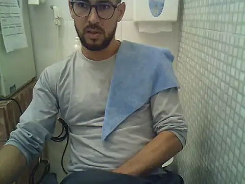 Snapshot of pdasgyn chatting on November 27, 12:51 pm pdasgyn online show from November 27, 12:51 pm