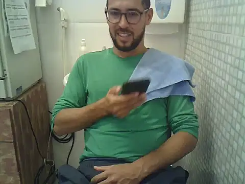 Snapshot of pdasgyn chatting on November 28, 1:14 pm pdasgyn online show from November 28, 1:14 pm