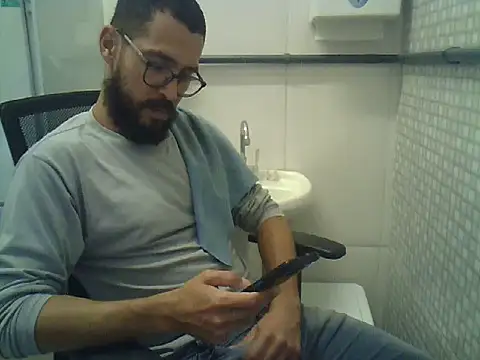 Snapshot of pdasgyn chatting on May 26, 2:46 pm pdasgyn online show from May 26, 2:46 pm
