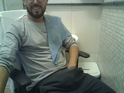 Snapshot of pdasgyn chatting on July 6, 2:47 pm pdasgyn online show from July 6, 2:47 pm