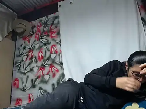 SHARONYJQVI online show from September 27, 9:53 pm