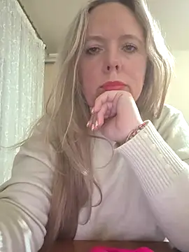 Snapshot of Irina3718 chatting on November 26, 6:20 pm Irina3718 online show from November 26, 6:20 pm