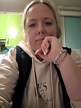 Snapshot of Irina3718 chatting on December 15, 9:52 pm Irina3718 online show from December 15, 9:52 pm