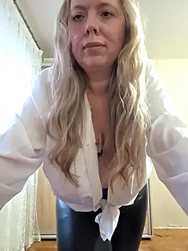 Irina3718 online show from January 15, 2:32 pm