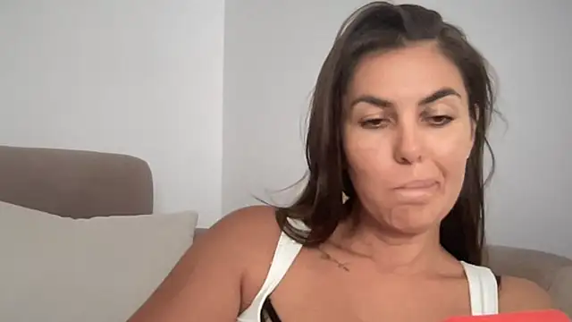 Snapshot of AngelinaMeov chatting on October 7, 12:57 pm AngelinaMeov online show from October 7, 12:57 pm