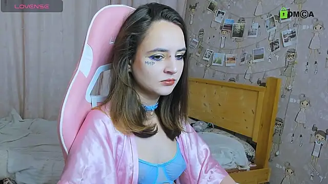 Snapshot of Elaine_Hard chatting on November 18, 7:18 pm Elaine Hard online show from November 18, 7:18 pm