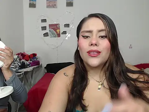 nicky andcamil online show from November 18, 11:15 pm