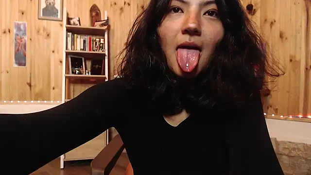 Snapshot of Asaray_T chatting on June 5, 1:01 am Asaray T online show from June 5, 1:01 am