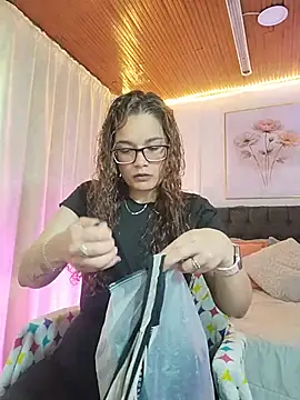 Rose Thompson1 online show from May 29, 1:42 pm