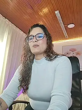 Snapshot of Rose_Thompson1 chatting on July 2, 1:39 pm Rose Thompson1 online show from July 2, 1:39 pm