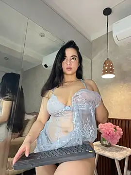 Snapshot of alisonnwalker2025 chatting on February 5, 1:05 pm alisonnwalker2025 online show from February 5, 1:05 pm