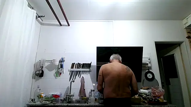 Berg Boy online show from April 9, 3:39 am