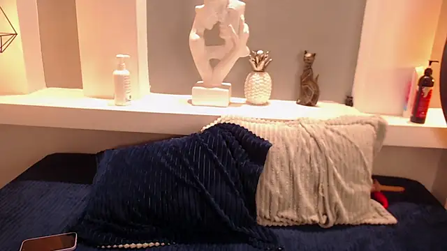 Snapshot of milu_w4llace chatting on October 31, 4:24 am milu w4llace online show from October 31, 4:24 am