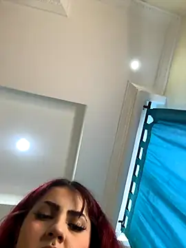 Snapshot of Ivelleee_ chatting on September 16, 9:38 pm Ivelleee online show from September 16, 9:38 pm