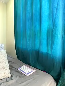 Snapshot of Ivelleee_ chatting on October 28, 10:23 pm Ivelleee online show from October 28, 10:23 pm