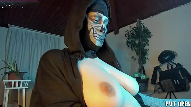 Snapshot of cos_operator chatting on February 11, 6:13 pm cos operator online show from February 11, 6:13 pm