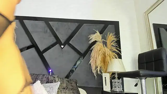 CamilaJohnston online show from March 18, 9:18 pm