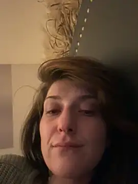 2brokegirlz online show from March 11, 9:45 am