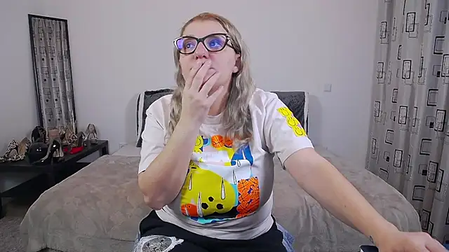 Snapshot of SharronAlexa chatting on February 5, 11:15 am SharronAlexa online show from February 5, 11:15 am