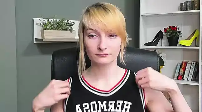 hottieBlair online show from March 17, 7:24 am