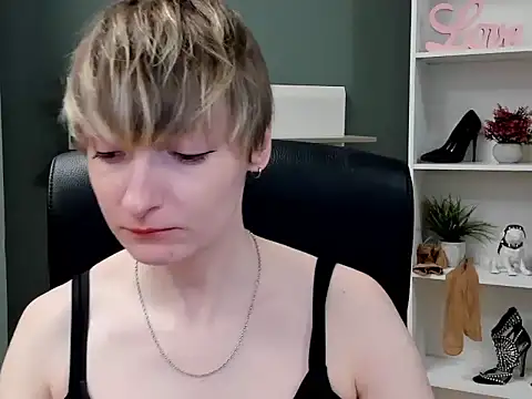 hottieBlair online show from September 16, 6:14 am
