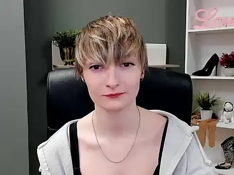 hottieBlair online show from September 25, 6:17 am