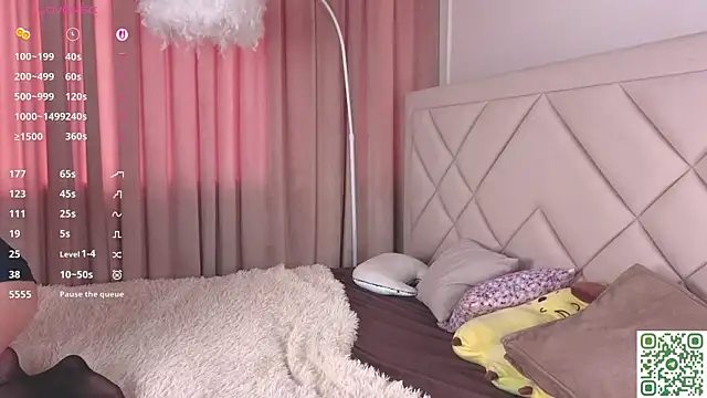 Snapshot of NormaCusson chatting on October 11, 7:40 am NormaCusson online show from October 11, 7:40 am