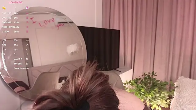 Snapshot of NormaCusson chatting on October 26, 7:36 am NormaCusson online show from October 26, 7:36 am