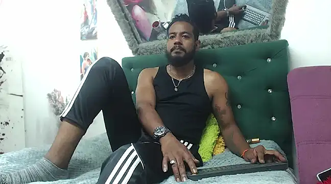 BladeFoxxx1 online show from March 20, 4:18 am