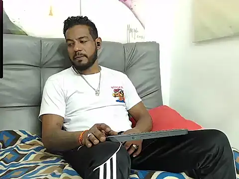 BladeFoxxx1 online show from September 13, 6:02 am